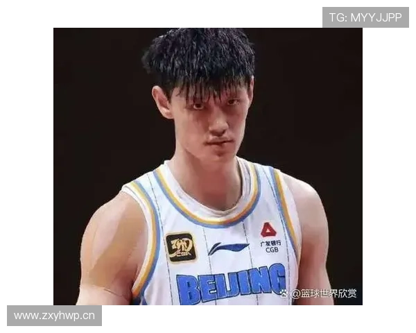 卡位犯规规则是什么？详解防守球员在争抢篮板时的判罚标准与常见误判解析